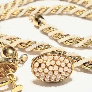 Set of gorgeous vintage jewelry
